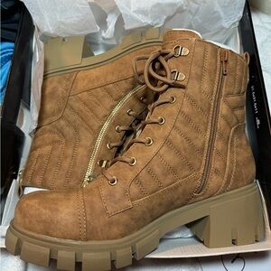 GBG by Guess Arisa Lug Sole Combat Boots 10M